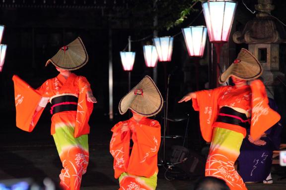 越中八尾「おわら風の盆」9月1日~3日 町屋の特別観覧席で堪能