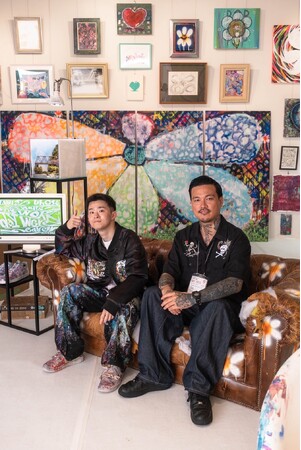 極彩色のMUSASHIアートを糸とインクで紡ぎ出したSHISHUMANIAコラボレーション