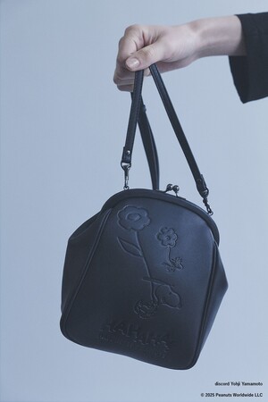 discord Yohji Yamamoto、PEANUTSとのコラボレーションによるバッグコレクションを展開
