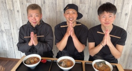 豊洲市場で働く、魚大好きバンドReach The Skyが8/27(水)新曲「ブラックラーメン」をリリース 豊洲市場で働く、魚大好きバンドReach The Skyが8/27(水)新曲「ブラックラーメン」をリリース