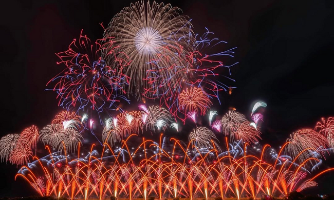 【北海道／苫小牧】3～4名1室プランで仲間とゆったり！なごみで温泉と絶品朝食を満喫する室蘭満天花火観賞チケット付きバスツアー