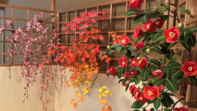 第28回全国菓子大博覧会にて「農林水産大臣賞」を受賞した工芸菓子「京のいろどり」を、鶴屋吉信 本店にて特別展示中です。