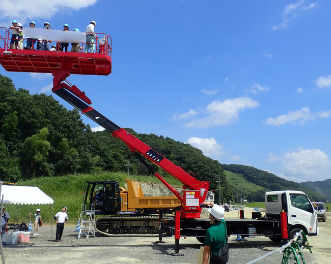 岡山で人気の「京橋朝市」とタイアップ!堤防工事体験イベント開催
