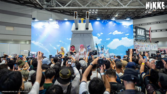 『勝利の女神：NIKKE』、コミックマーケット106出展を盛況のうちに終了初の公式コスプレステージや限定グッズで来場者を魅了
