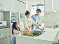 【LIXILの食育に関する意識調査】子どもの食事の悩み、最多は「偏食/好き嫌い」親子の挑戦を後押しするキッチン環境で食育をサポート