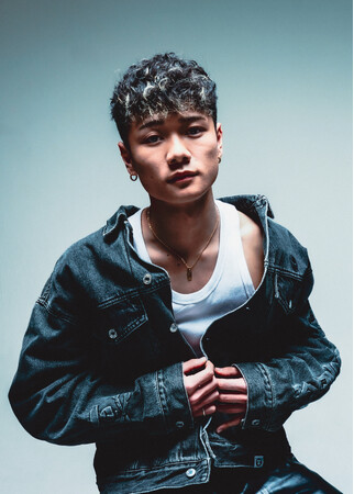 TikTok週間音楽チャート1位を獲得した19歳ラッパー・シンガーLOMの新曲「Side Seat」本日リリース！