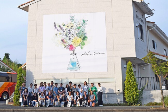 茨城県東海村と姉妹都市の米国・アイダホフォールズ市　鈴木ハーブ研究所で学生訪問団の国際交流を実施