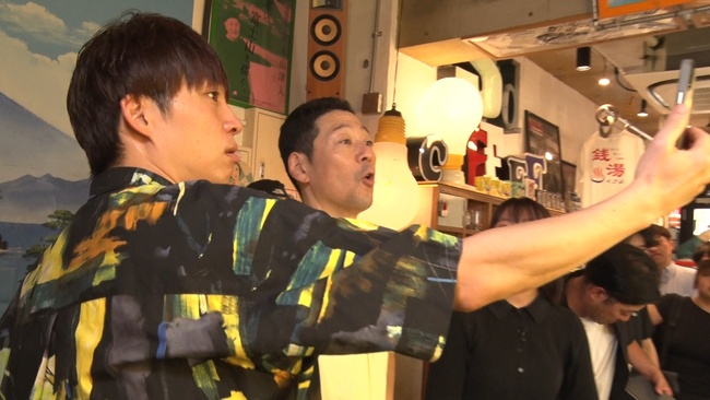 アインシュタイン河井と北千住を“ぶらぶら”スペーシア Xのスイートルームに大興奮！『東野ぶらぶらチーキーズ』