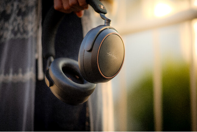 ドイツの世界的音響機器メーカーSennheiser はライフスタイル ブランド ABYTS と提携し、特別版ヘッドフォン、ABYTS Edition MOMENTUM 4 Wireless を発売