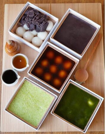 浅草の人気の甘味処「甘味みつや」で持ち帰り専門店の仲見世通り店で人気商品の「白玉手箱」のテイクアウト予約をはじめます。