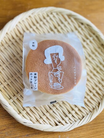 ライスホットケーキ株式会社が沖縄のヨーグルトアイス専門店「YOP POOL SIDE YOGURT」で米粉ホットケーキとスペシャリティコーヒーの提供を開始。OEM開発による事業パートナーシップも募集