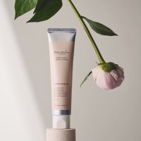 優しい華やかなフローラルの香りで乾燥しがちな手肌にうるおいと癒しを。「ナノアミノ ハンド＆ネイル リペアクリーム」から秋冬限定の新しい香り「モイストチェリッシュ」が数量限定発売