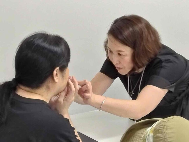 広島県にて視覚障害者支援団体による「ブラインドメイク体験セミナー」が開催。一般社団法人日本ケアメイク協会が講師として協力。 イベントレポート