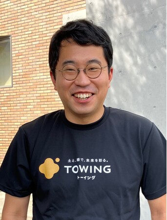 花き生産の脱炭素化を目指し、TOWINGと日比谷花壇が業務提携