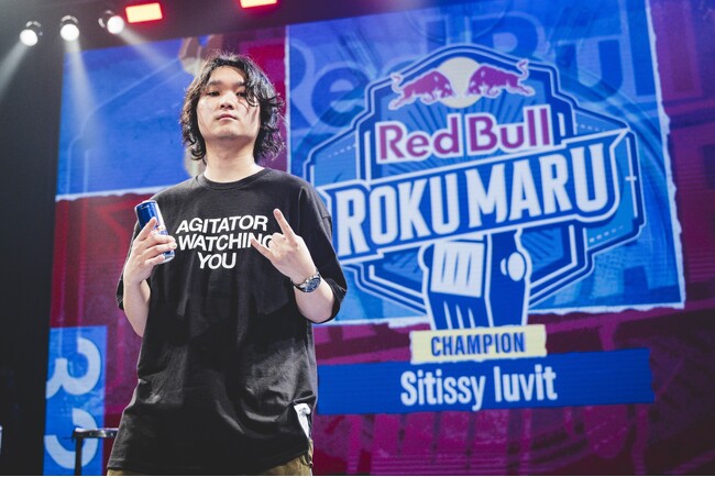 レッドブル主催のフリースタイル・ラップバトル「Red Bull Roku Maru 2025」、いま最も注目すべき新世代ラッパーSitissy luvitが優勝！