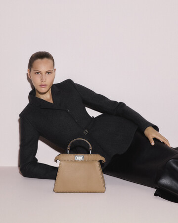 フェンディ、メゾンのクラフツマンシップが光るアイコンバッグ「ピーカブー」の新作を発売!