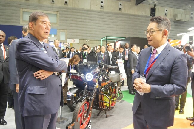 第9回アフリカ開発会議（TICAD 9） ムサシブースに石破首相、岸田前首相、アフリカ開発銀行Solomon Quaynor副総裁らが来訪