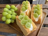 ＜ふわふわ食感×旬の果実＞オールデイダイニングAiko plus「シフォンサンド シャインマスカット」を販売開始