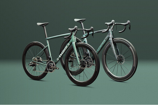 新型 Roval Rapide CLX III を搭載した S-Works Tarmac SL8 と S-Works Roubaix SL8 の完成車、ついに登場