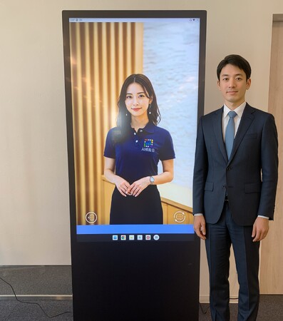 “来場者を迎えるAI案内役”が会場エントランスに登場