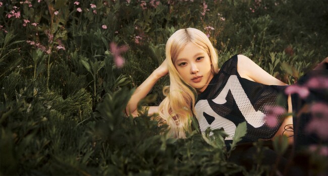 BLACKPINK ROSEの美学を反映した“初”のコレクションが登場、モノクロームを基調にプーマのスポーツDNAと融合させた「PUMA x ROSE」コレクションを2025年8月28日（木）より発売