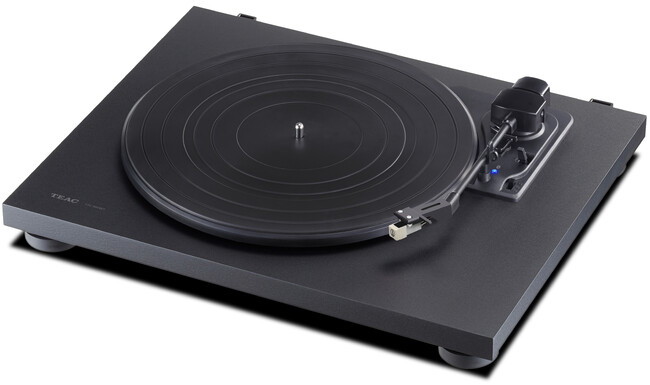 【新宿プリンスホテル】ｘ【ＴＥＡＣ】「秋の夜⾧を彩るレコードステイプラン」にてTEAC のレコードプレーヤーが採用されました