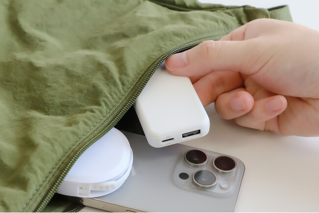 オウルテック史上最薄＆最軽量クラス！薄さわずか13mmのAC充電器「OEC-APD20A1C1Gシリーズ」を発売。