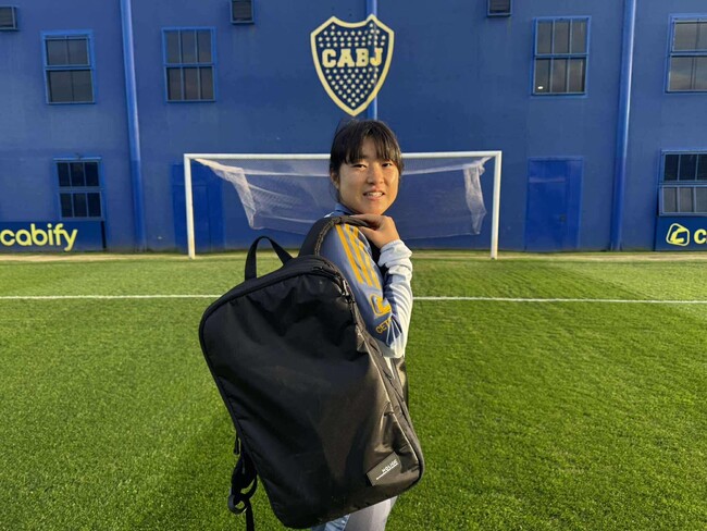 女子サッカーアルゼンチン 1部リーグで大活躍する佐々木ユリア選手と 「旅して働く」ブランド “HOLICC”がチャレンジサポーターシップを締結
