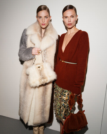 フェンディ、優美な光沢を放つシアリングの新作バッグを発売!