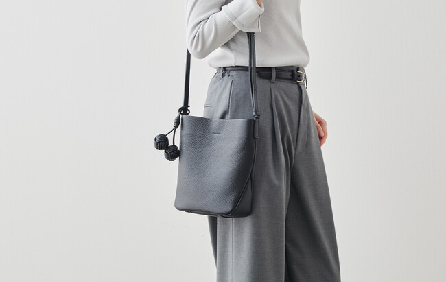 兵庫県豊岡市の老舗バッグ工場「コニー」が手掛ける、イタリアンシュリンクレザーバッグ、3種類登場