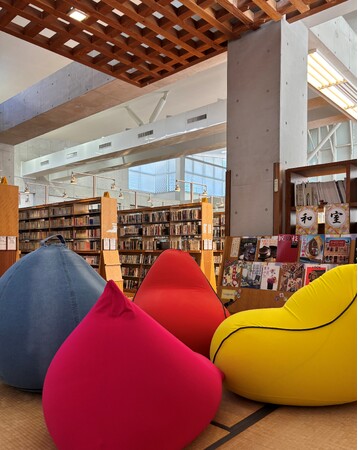 【直方市】立図書館に“魔法のソファ”Yogiboを設置！