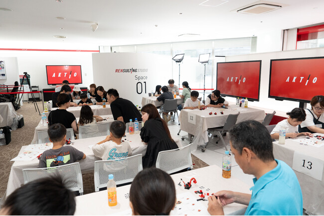レゴ(R)ブロックで建機をつくる夏休みイベントを初開催