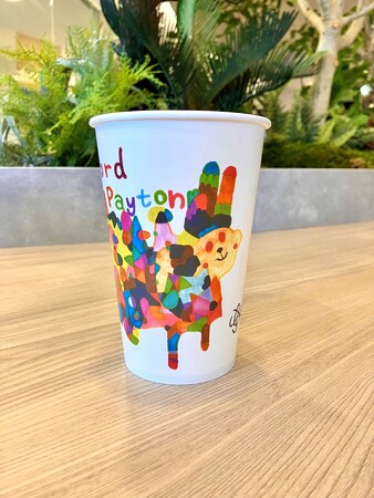 障がいのある方のアート作品が彩る紙カップで社会参加を支援「MOSごと美術館イラストカップ」群馬13店舗で提供