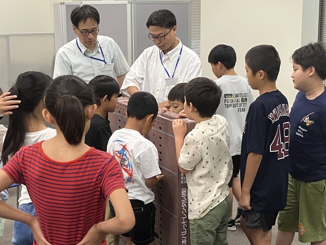 JPRこども参観日開催レポート～13名の小学生がパパ・ママの仕事とパレットにふれあう一日～