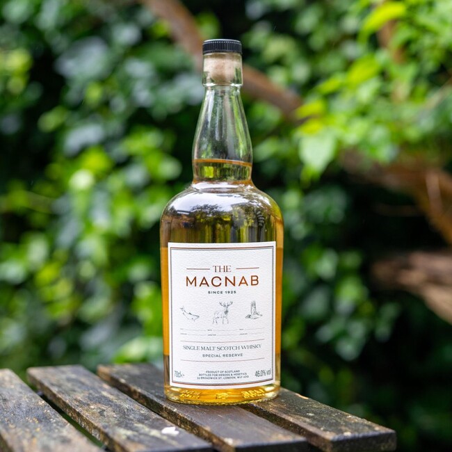 昨年度完売した「Macnab（マクナブ）15yo from グレンモーレンジィ」が待望の再臨ー「Macnab（マクナブ）12yo」として新登場。　日本限定８０本