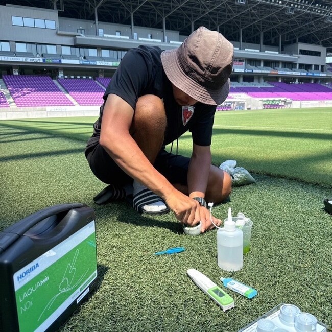 京都サンガF.C.へコンパクト型水質計「LAQUAtwin」を寄贈