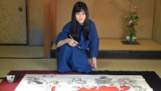 東京の奈良まほろば館(新橋)で、逢香氏による水墨画ワークショップや奈良町に関するイベント、野球グローブの革でペンケースをつくるイベントを実施