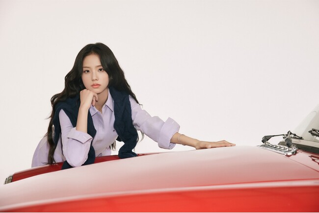 トミー ヒルフィガー、JISOOを迎えた2025 Fallキャンペーン レーストラックにプレッピースタイルの新たな魅力を吹き込んだ「THE HILFIGER RACING CLUB」を発表