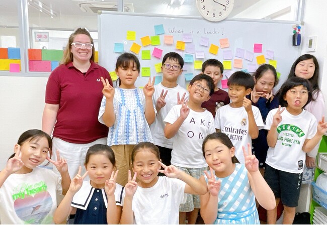 子どもたちが選んだリーダーは“身近な先生” ～アライブが小学生向けリーダーシップ教育を英語で開催～