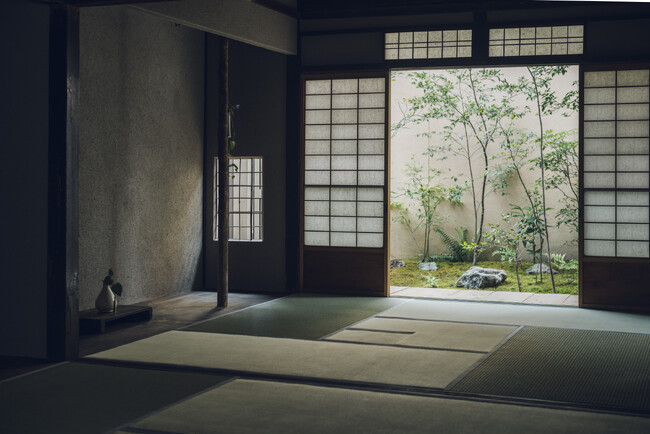 京都 岡崎の京町家を改装した写真画廊「風光 huko」が2025年10月2日に誕生。世界で活躍する写真家・山本昌男氏の展示を皮切りに、今後は茶会や演奏会を開催。