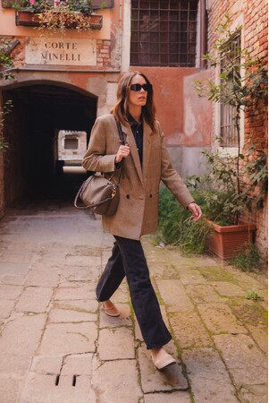 【ルイ・ヴィトン】新作バッグ「エクスプレス」をステイシー・マーティンが愛用