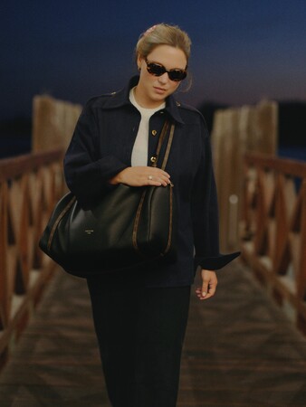 【ルイ・ヴィトン】レア・セドゥ、新作バッグ「エクスプレス」を愛用