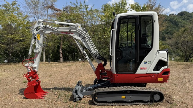 「日本初」トレイルビルディング専用の特殊ショベルカーで、日本の登山道整備やマウンテンバイクフィールド造成に革命を！