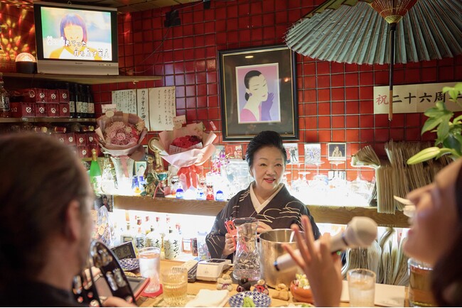 【スナック横丁×アンダーズ 東京】“昭和の夜”を巡るナイトツアー『The Nostalgic Soul of Tokyo Today』誕生