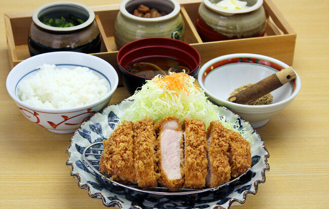 【千葉県初出店！】創業昭和8年、老舗とんかつ専門店『厚切りとんかつ よし平』千葉県野田市に、9/17（水）オープン！