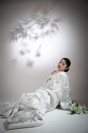 伝統に私を重ねる。白無垢の伝統や意味を尊重した最新の和装ウェディングスタイル