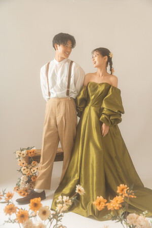 緑に恋する花嫁へ。深みと特別な美しさ - 柔らかな光と色彩が紡ぐ、至福のウェディングフォト