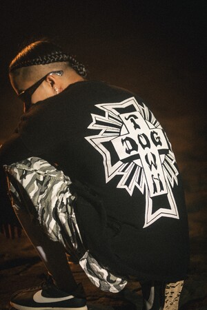 「ROYAL FLASH」より、BAD HOP出身”Vingo”を起用した「FR(13)NDS × DOGTOWN」コラボコレクションが9月13日発売！