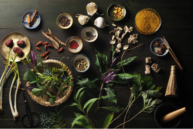 【星のや沖縄】身体を温めるスパイスの力を知り、食事・運動・スパの相互作用で冬の寒さを乗り切るウェルネスプログラム「気巡りスパイス滞在」提供