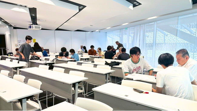 大学生がシニアと共に大阪・関西万博へ。スマホ予約から当日のアテンドまで追大生がサポート